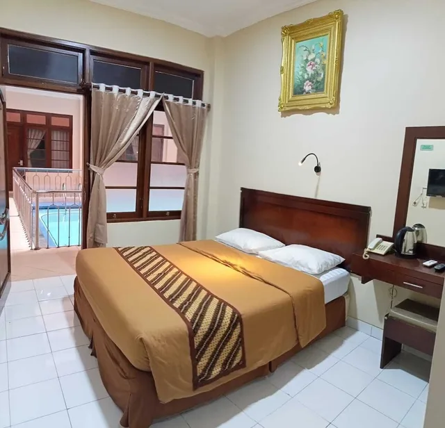 Pool, Deluxe, Maliboro Inn Hotel 1/3