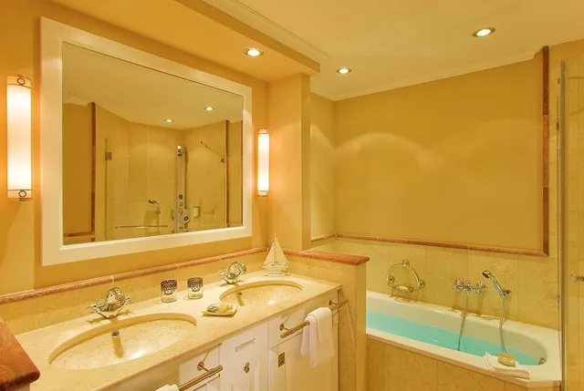Cabin, Twin Beds, Sea View, Yachthafenresidenz Hohe Duene 2/3
