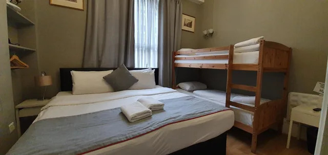 Quad Room External Private Bathroom, Ebury House Hotel 2/4