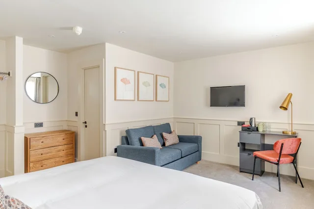 Four Poster, King Bed, Sofa، Brooks Hotel Edinburgh 1/8