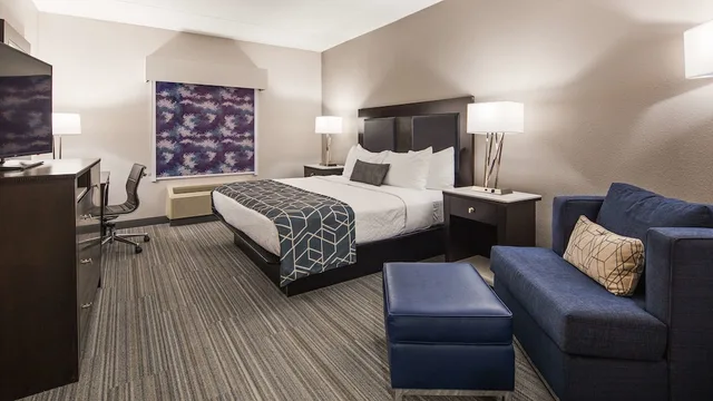 غرفة قياسية بسرير كينج، Best Western Plus Wilkes Barre-Scranton Airport Hotel 3/7