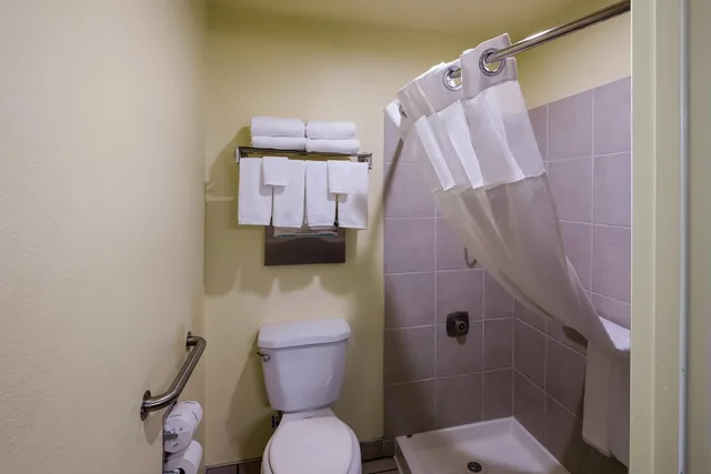 غرفة بسريرين كوين لذوي الإعاقة، Quality Inn SeaTac Airport Seattle 5/5