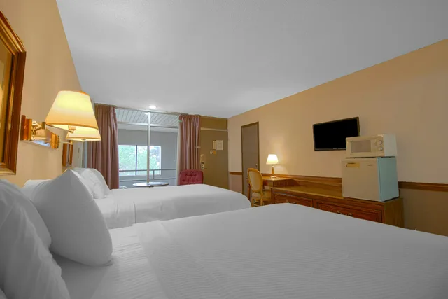 غرفة بسريرين كوين لغير المدخنين، HomeTown Inn By OYO - Liberal, KS 5/9
