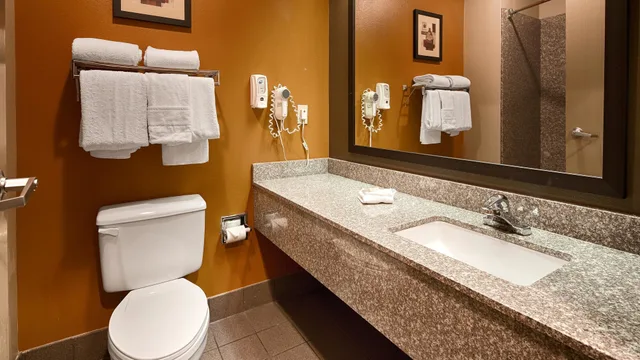 Standard, 2 Queen Beds, Smoking, Best Western Inn & Suites New Braunfels 6/7