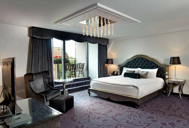 غرفة ديلوكس بسرير مزدوج بإطلالة، Hilton London Syon Park 1/4