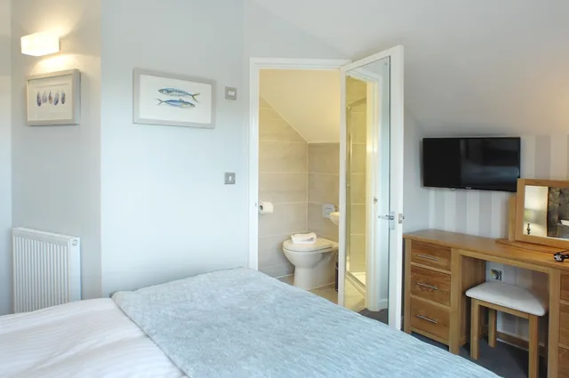 Lake, House, Double and Twin Beds, 4 Bathrooms، Retallack Resort and Spa 2/10