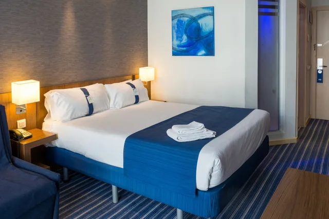 غرفة قياسية بسرير مزدوج مع أريكة، Holiday Inn Express Madrid - Leganes 2/4