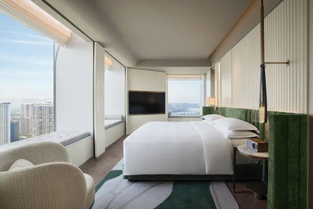 Fairmont Gold, Suite, King Bed, Bay View، Fairmont Xiamen 1/2