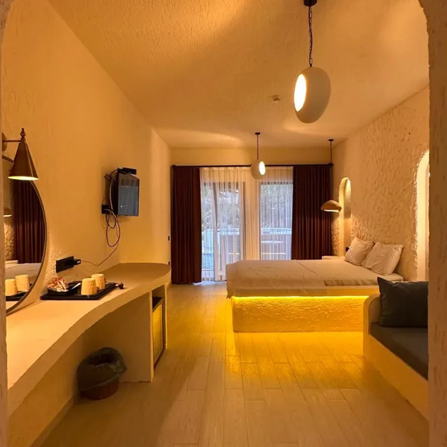 Deluxe, Double or Twin Bed, Pool Access، Z Exclusive Hotel And Villas 8/9