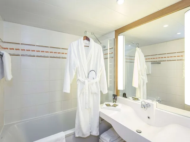 غرفة تنفيذية بسرير مزدوج مع أريكة، Novotel Perpignan 9/10