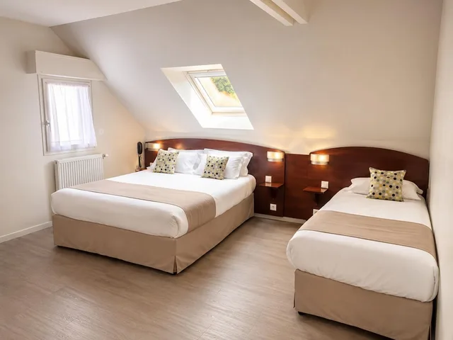 غرفة قياسية بسرير مزدوج وسرير فردي، Kyriad Saint Malo Ouest Dinard 1/7