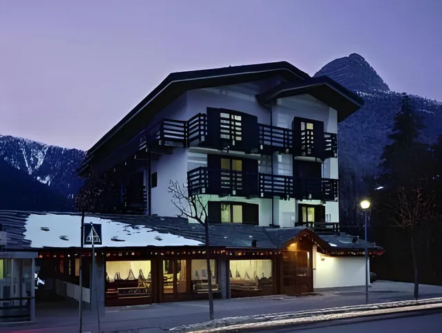 غرفة قياسية رباعية، Hotel Les Jumeaux Courmayeur 1/1