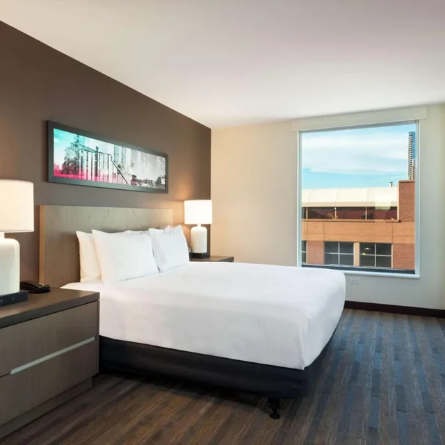 جناح بسرير كينج بغرفة نوم واحدة مع أريكة لذوي الإعاقة، Hyatt House Denver Downtown 1/2