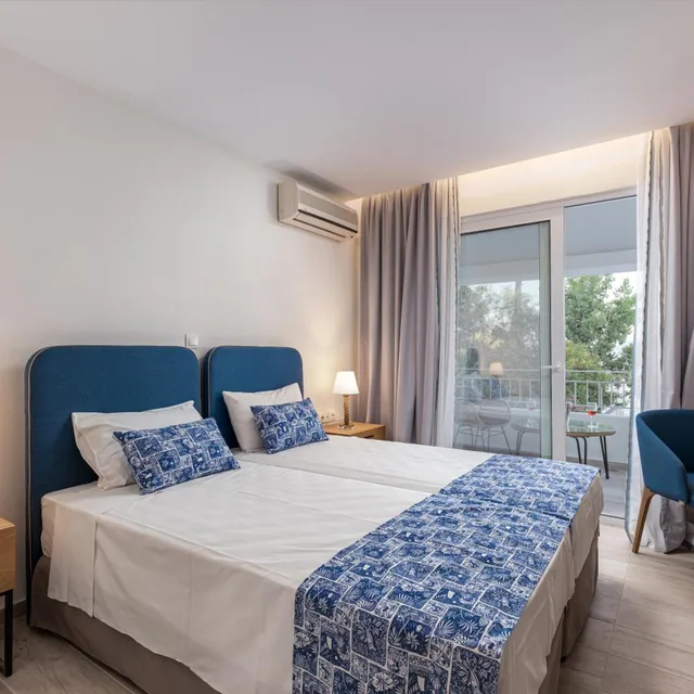 غرفة ديلوكس بسرير مزدوج أو سريرين منفصلين بإطلالة على البحر، Sirocco Hotel 1/10
