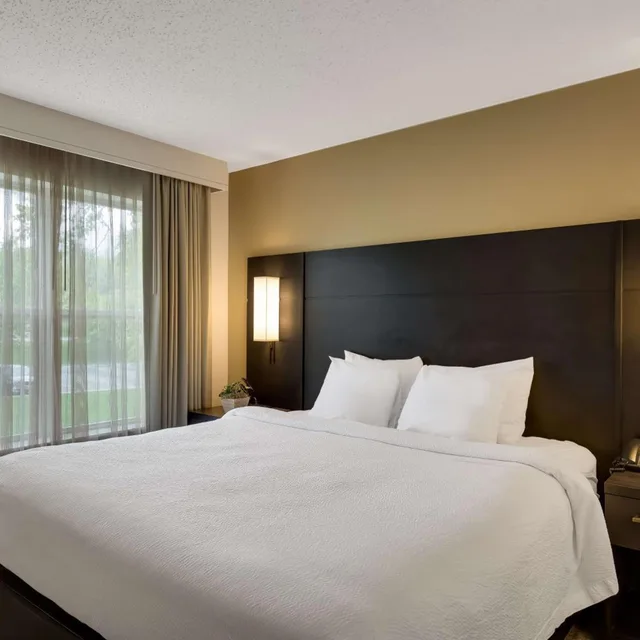 جناح استوديو بسرير كوين بحوض استحمام لذوي الإعاقة، Sonesta ES Suites Parsippany Morris Plains 3/3