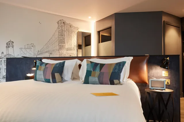 غرفة بسرير كينج لذوي الإعاقة، voco Manchester - City Centre, an IHG Hotel 3/4