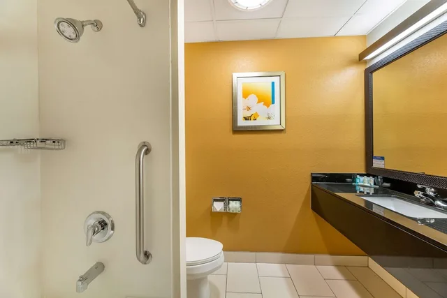 غرفة قياسية بسريرين كوين، Quality Inn and Suites Sandusky 6/7