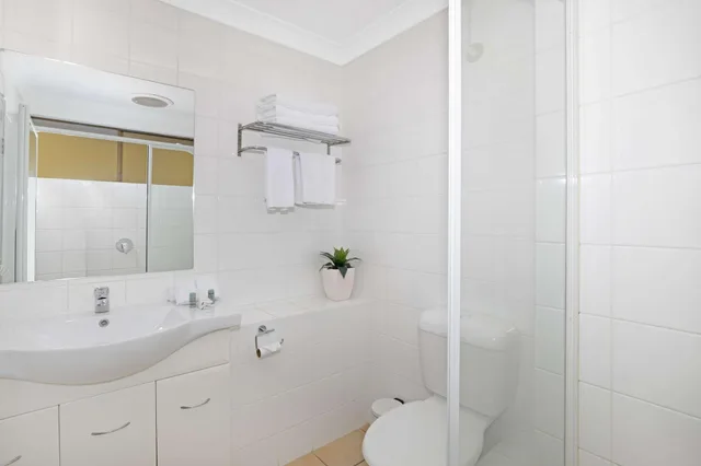 Suite, Multiple Beds, Living Area, Kitchenette، Best Western Airport 85 Motel 4/7