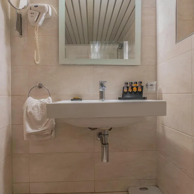 غرفة ثلاثية بإطلالة على البحر، Avra Hotel 3/4