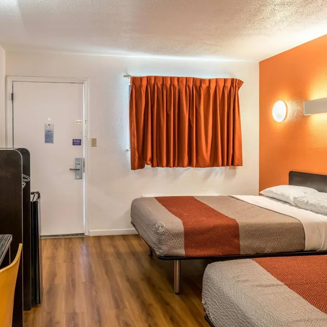 غرفة بسريرين كوين لغير المدخنين، Motel6 Florence, KY - Cincinnati Airport 5/10