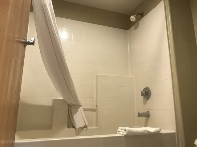 غرفة قياسية بسرير كينج، Days Inn by Wyndham Buckeye 7/7
