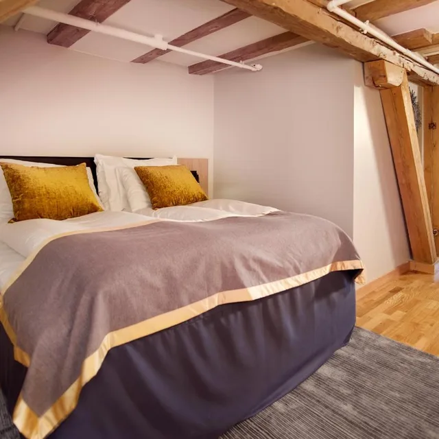 جناح جونيور، Home Hotel Bryggeparken 1/8