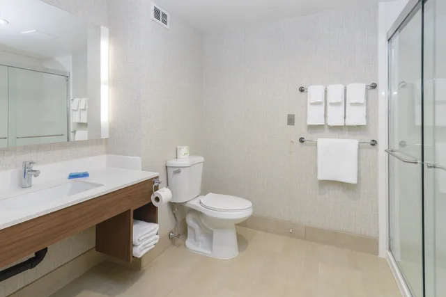 غرفة قياسية بسرير مزدوج، Holiday Inn Express Southington 5/6