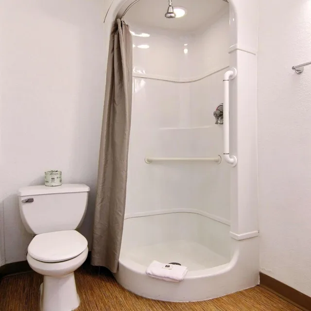 1 Queen Bed - ADA/Tub/Micfridge, Motel6 San Angelo, TX 10/10