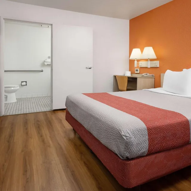 غرفة بسرير كوين لذوي الإعاقة، Motel6 Buena Park, CA - Knotts Berry Farm - Disneyland 2/7