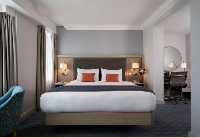 جناح بسرير كوين بإطلالة على البحر، Leonardo Royal Hotel Brighton Waterfront 1/1