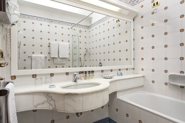 غرفة مفردة بشرفة، Grand Hotel De La Ville 6/7