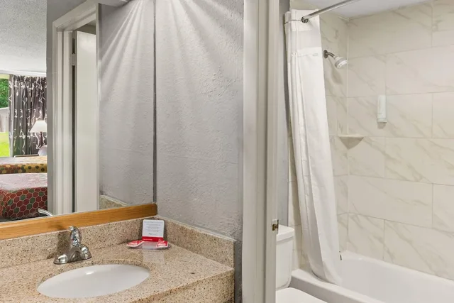 غرفة قياسية بسرير كينج للمدخنين، Econo Lodge Andalusia, AL 10/10