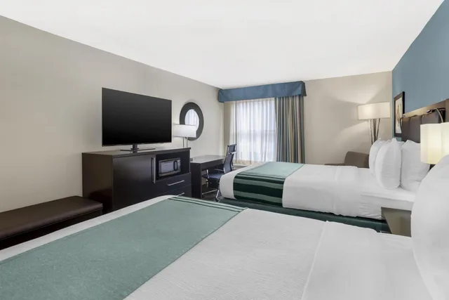 غرفة بسريرين كوين مع أريكة، Best Western Plus Tallahassee North Hotel 4/8