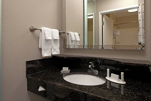 جناح بسريرين كينج بغرفتي نوم مع سرير سحّاب إضافي في طابق مرتفع، SPRINGHILL SUITES MARRIOTT BALTIMORE DOWNTOWN/INNER HARBOR 3/4