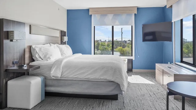 جناح بسرير كينج بحوض جاكوزي، Holiday Inn Express Hotel And Suites Manchester Airport 5/10