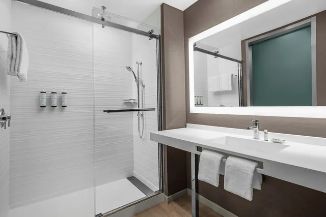 غرفة بسرير كينج بإطلالة على الجبل، AC Hotel Bozeman Downtown 4/5
