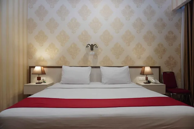 Classic, Double Bed, No Window، Grand Tamaro Hotel Parapat 1/1