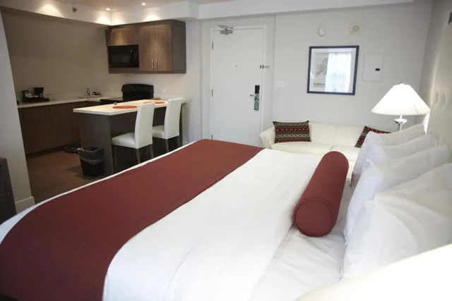 استوديو بسرير كينج، Admiral Inn Mississauga 2/7