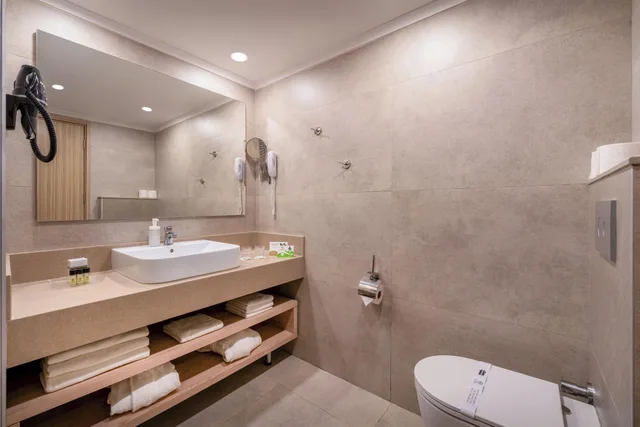 غرفة قياسية بإطلالة جزئية على البحر، Delphin Deluxe Resort 5/5