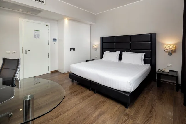 Premium, Single Bed, Holiday Inn Genoa City 1/3