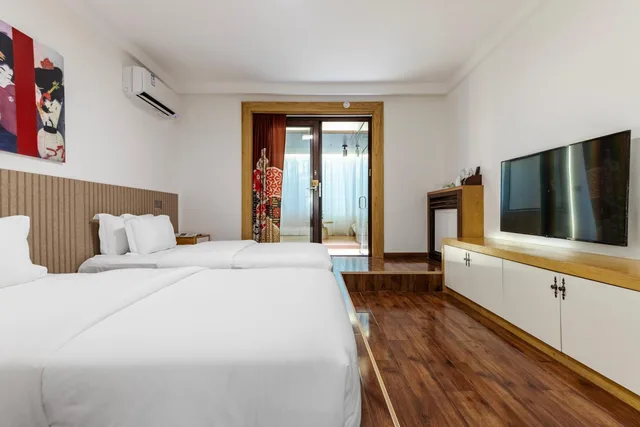 غرفة يابانية بسريرين منفصلين بأرضية تاتامي، Homeward Mountain Hotel 3/3