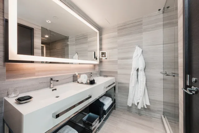 غرفة تنفيذية بسريرين كوين، Paradox Hotel Vancouver 4/4