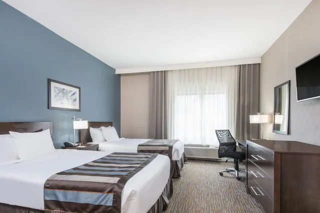 جناح بسريرين كوين، Wingate By Wyndham Niagara Falls 1/3