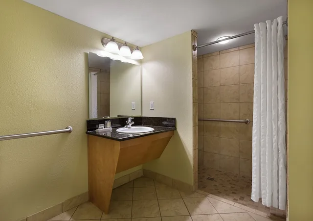 2 Bedrooms, Condo, 2 Double Beds, King Bed, Ocean Front, Sofa، Bay View Resort Hotel 6/7
