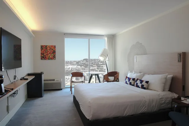 غرفة تنفيذية بسرير كينج في طابق مرتفع، BEI San Francisco Trademark Collection by Wyndham 2/3