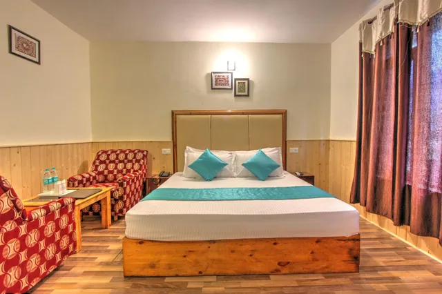 غرفة فاخرة بإطلالة على الجبل بشرفة بغرفة نوم واحدة، Hotel Mountain Face By Snow City Hotels 1/1