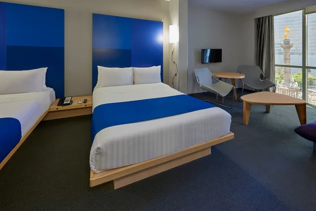 غرفة بسريرين مزدوجين بإطلالة مع أريكة، City Express Plus by Marriott Reforma El Angel 2/3