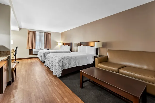 جناح بسريرين كوين بمطبخ صغير، Red Roof Plus Suites Malone 2/7