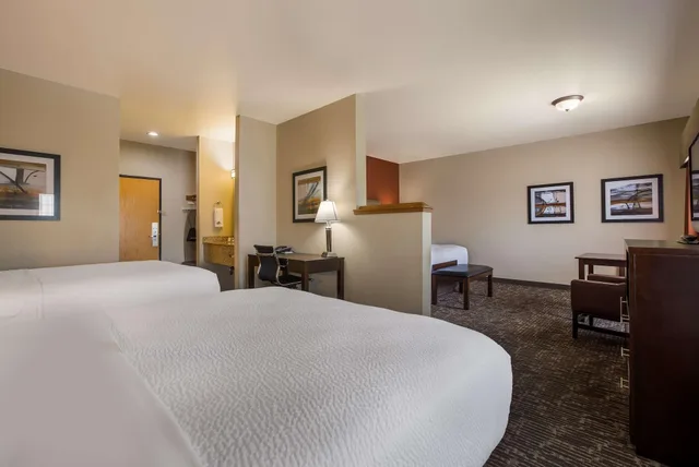 Suite, Multiple Beds، Best Western Northwest Lodge 4/5