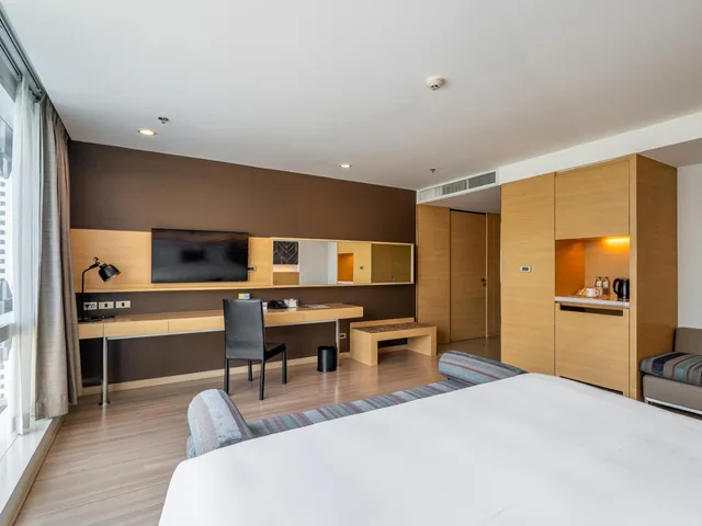 Deluxe, Double Bed, Corner, VELA Dhi GLOW Pratunam 6/9
